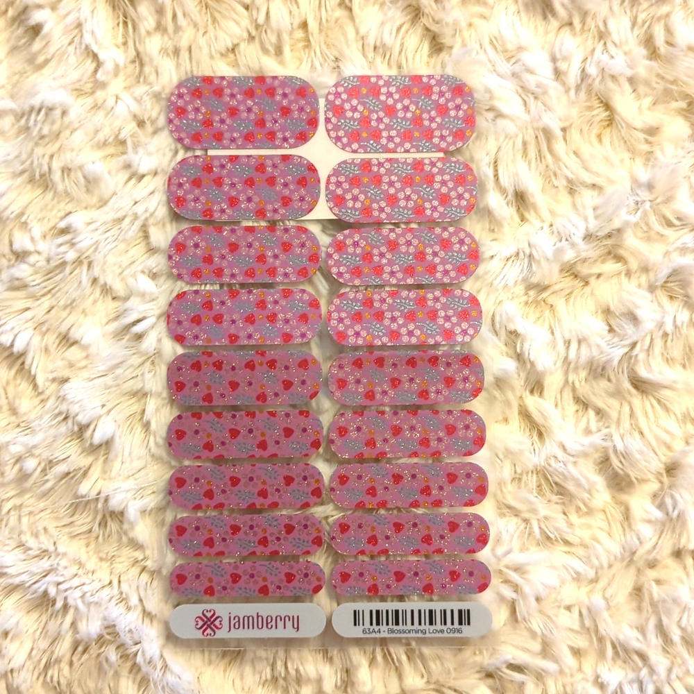 Jamberry Blossoming Love Nail Wrap